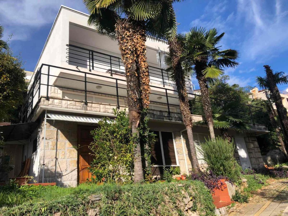 Apartament Sheltered Oasis In